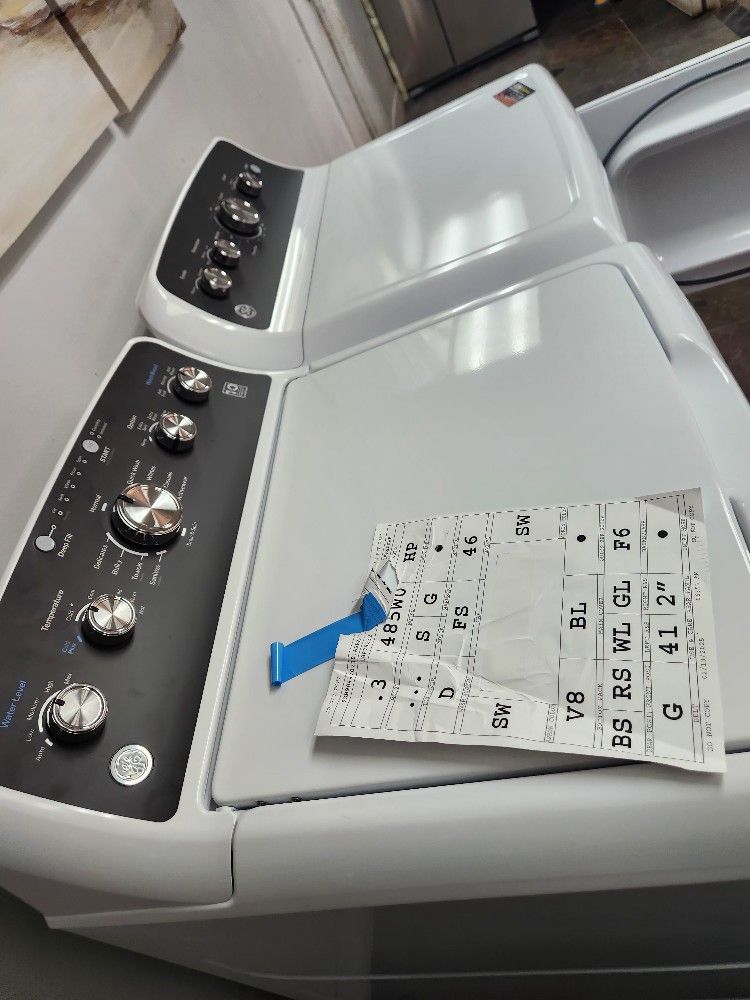 SET GE WASHER AND GAS DRYER BRAND NEW