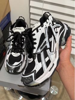 Black and white balenci runner size 42