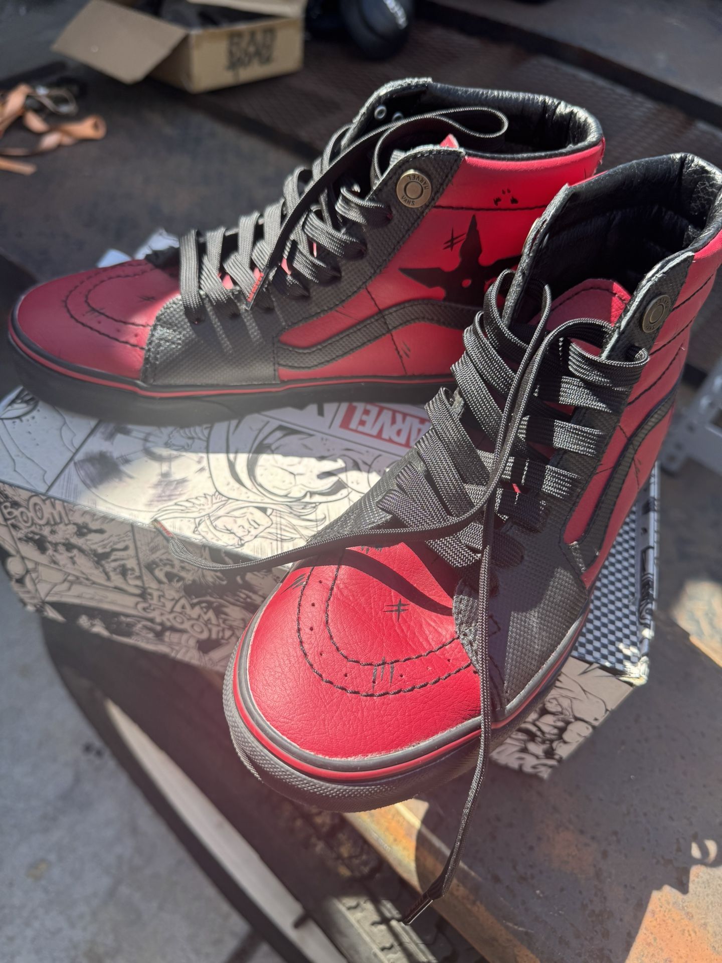 Marvel Deadpool SK8-HI Black Red