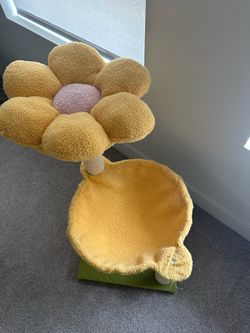 Cute Daisy Cat Tree