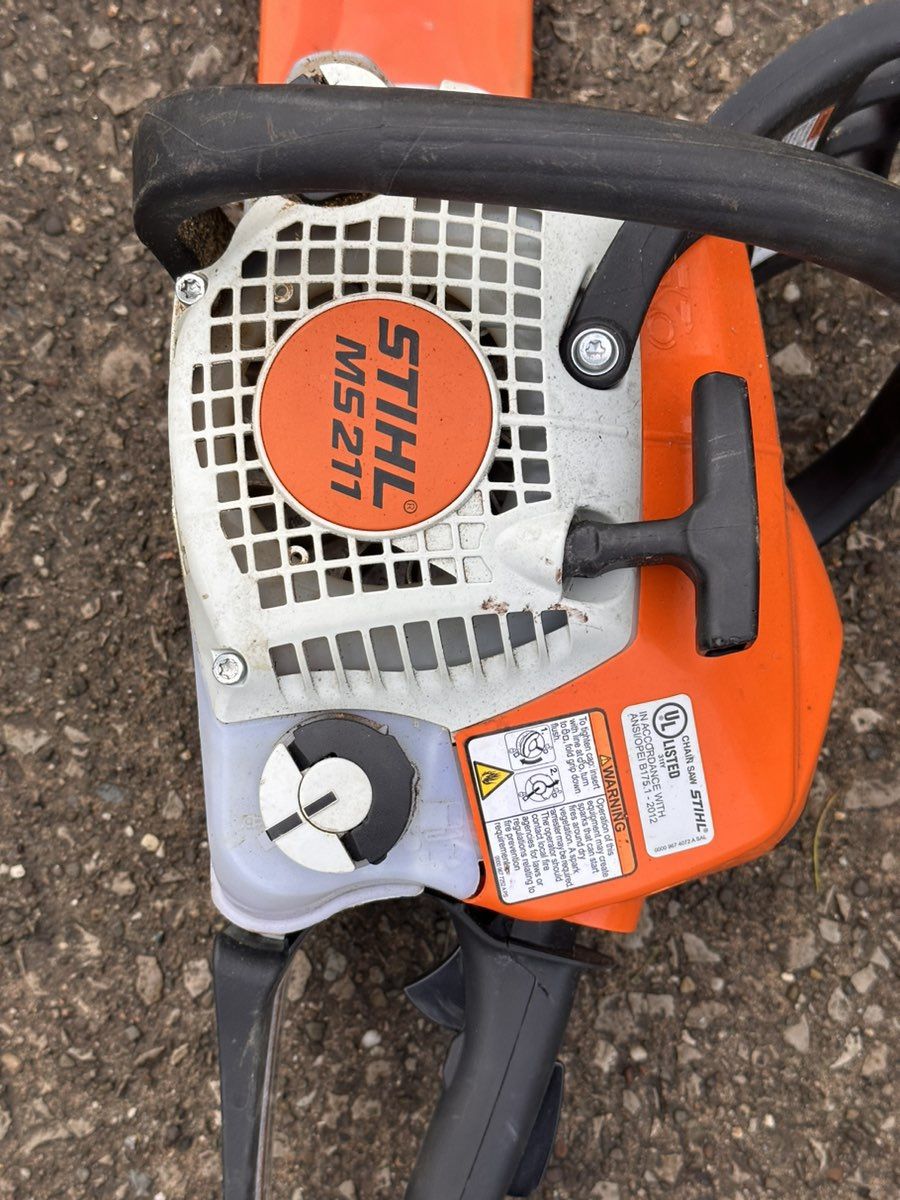 Stihl MS 211 - A powerful mid-range chainsaw with 18" bar and chain ...