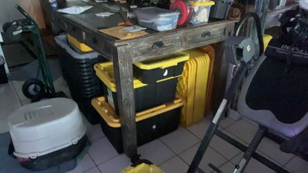Yellow and black tubs