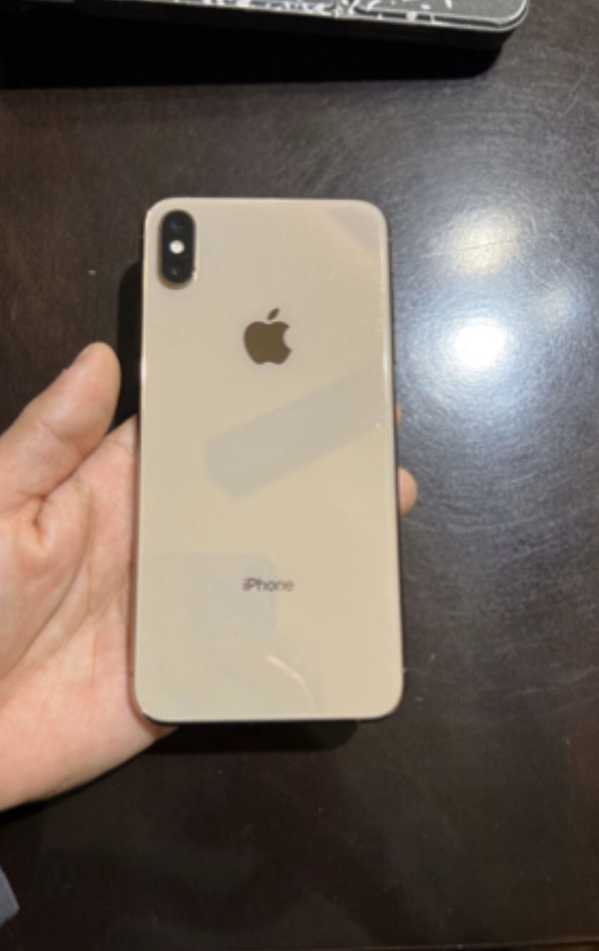 Apple iPhone XS Max 64 GB in Gold for Sale in New York, NY Apple iPhone XS Max 64 GB in Gold for Sale in New York, NY