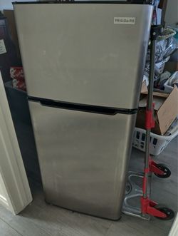Frigidaire mini fridge