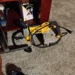 DeWalt Saw