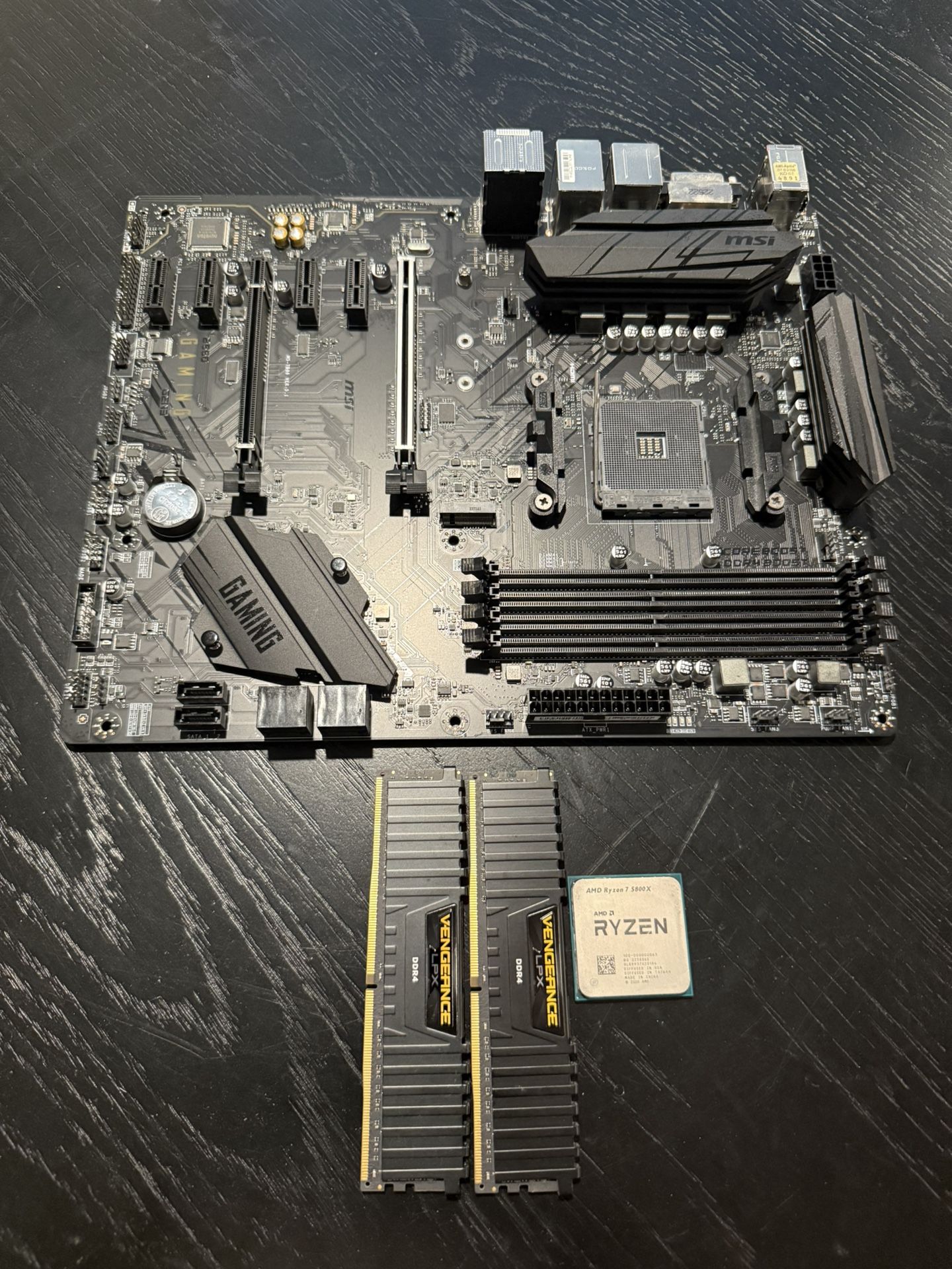 MSI B550 Gaming Gen Core Boost, Vengeance 3600 DDR4 Sticks 32GB