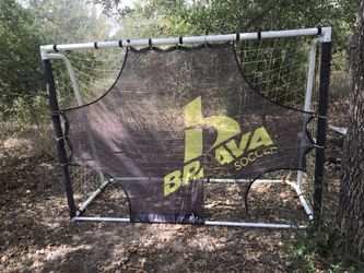 Brava Soccer Net with detachable Bounce Back Net