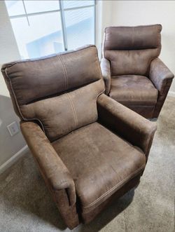 2 Recliner Chairs, brown recliner chairs, living room recliners, living room furniture, camper furniture, RV recliner chairs