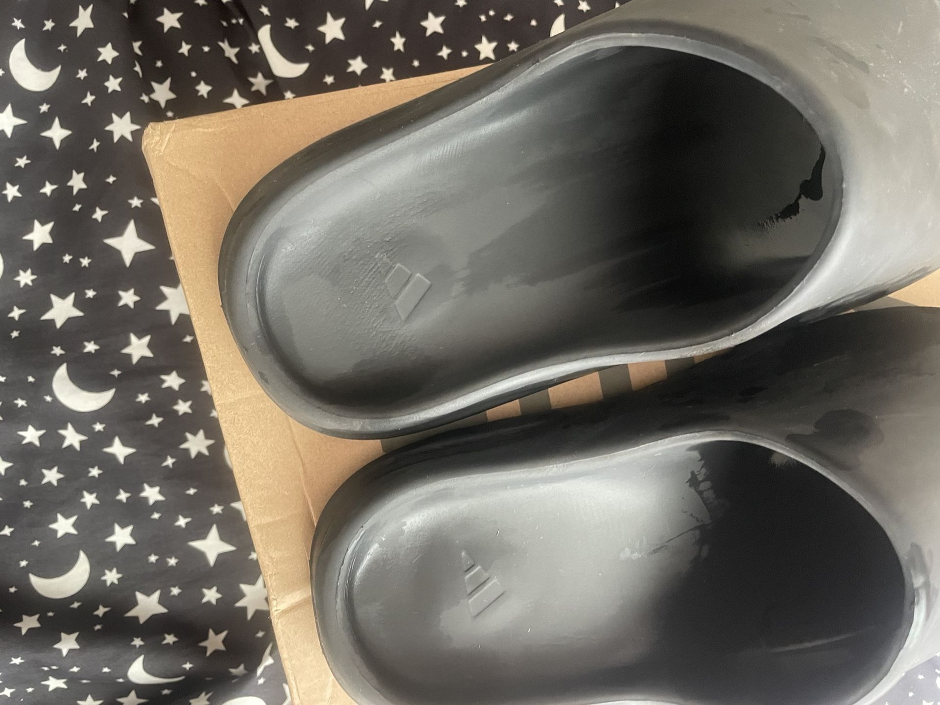 DARK ONYX YEEZY SLIDES