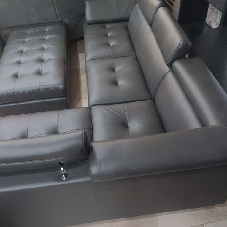*Living Room Special*---Ibiza Modern Gray Leather Sectional Sofa W/Ottoman---Delivery And Easy Financing Available👍