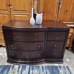 SOLID WOOD DRESSER