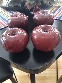 Set of 4 red realistic red clay apples