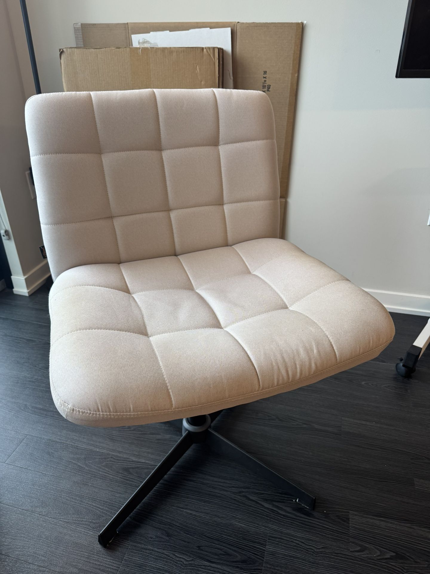 Ergonomic Cross Legged Office Chair