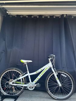 Trek MT 200 Kids’ Mountain Bike – 24” Wheels - Lightweight Bicycle