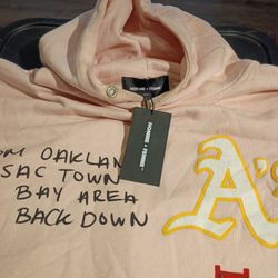 HOMME + FEMME :  CALI TO NYC- PINK  GRAPHIC PRINT  HOODIE