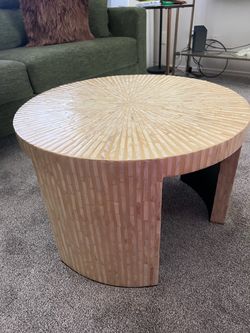 Round coffee table