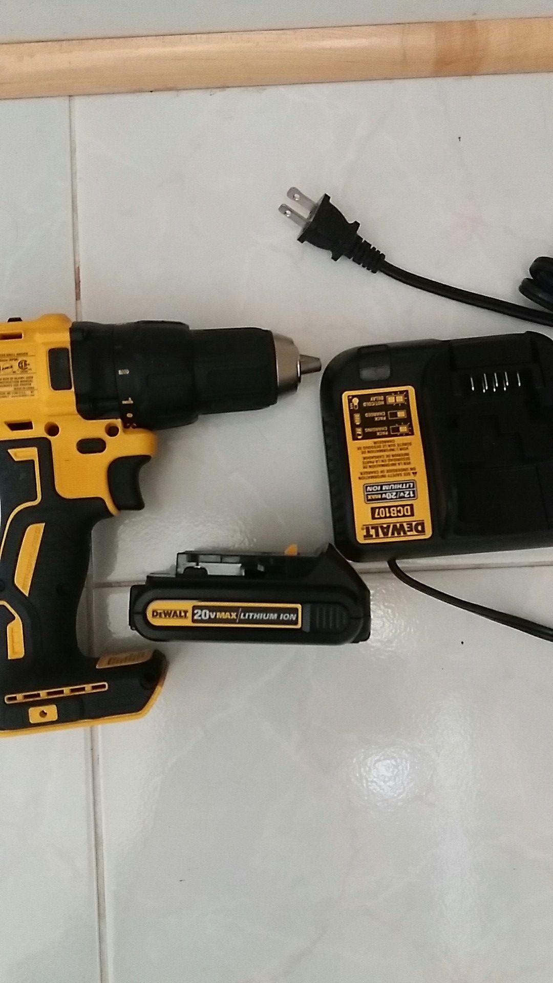 Dewalt 20 v max brushless comes with battery and charger