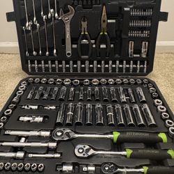 Pittsburgh Pro Mechanic's Tool Set