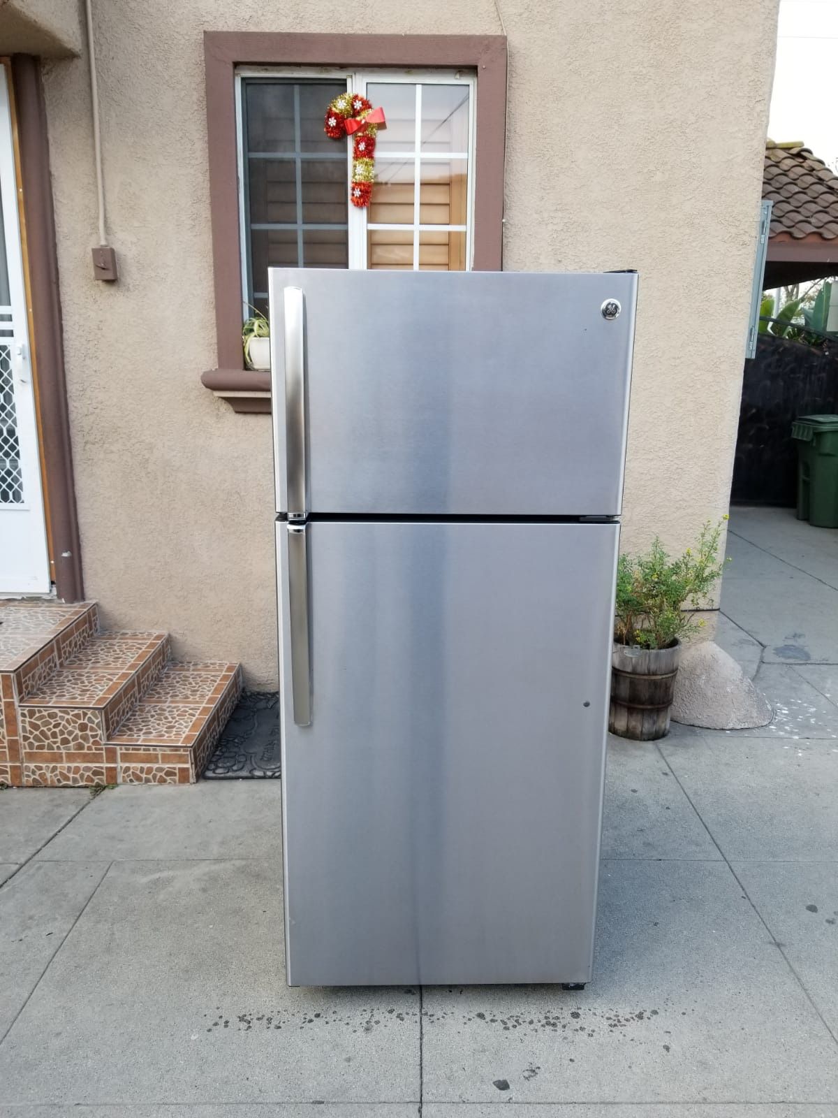 GE Refrigerator Stainless Steel 16cu Ft 28x29x64ππ3 MONTHS WARRANTY
