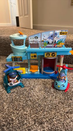Fisher Price Little People Airport & 2 Helicopters