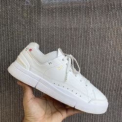 ON The Roger Centre Court White Gum