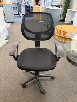 AS IS!! New Multifunction Swivel Mesh Chair (one wheel broken, but still works )