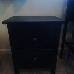 2 nightstands/ Cash only