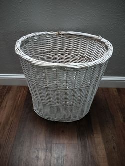 Wicker laundry basket