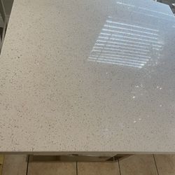 Sparking White Quartz Top Dining Table Gold Base