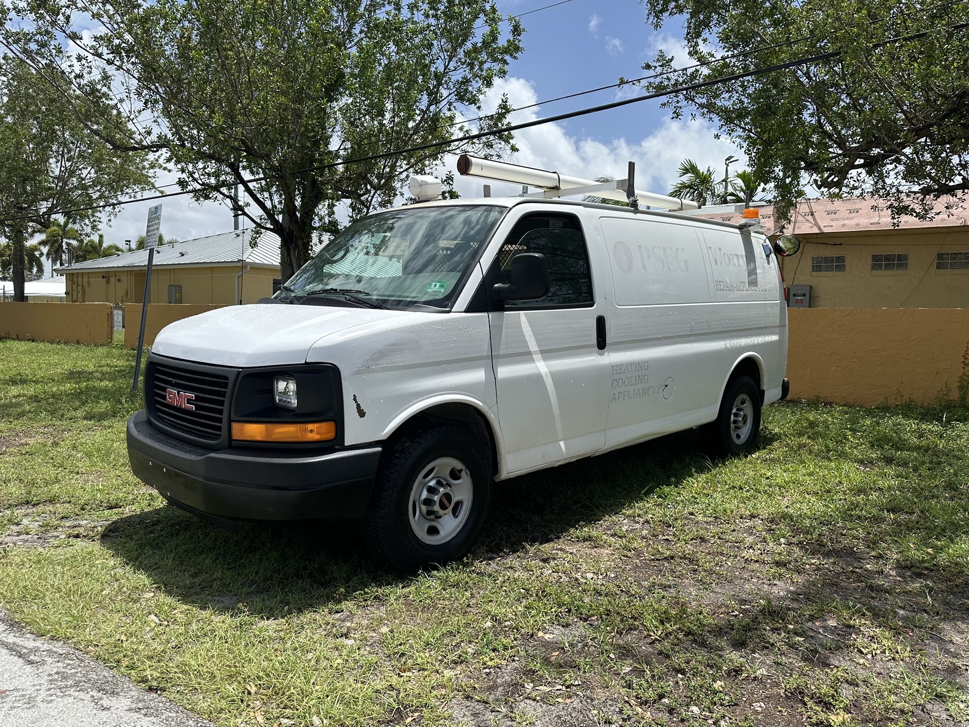 2010 GMC Savana Cargo