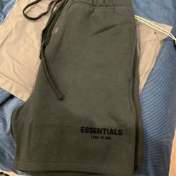 Essentials Fear of God Black Shorts Small