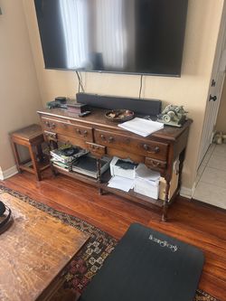 Vintage TV Mantal Table