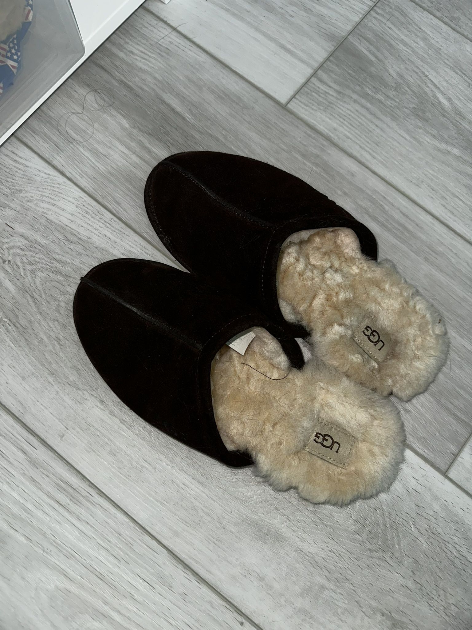 UGG espresso slippers size 8M