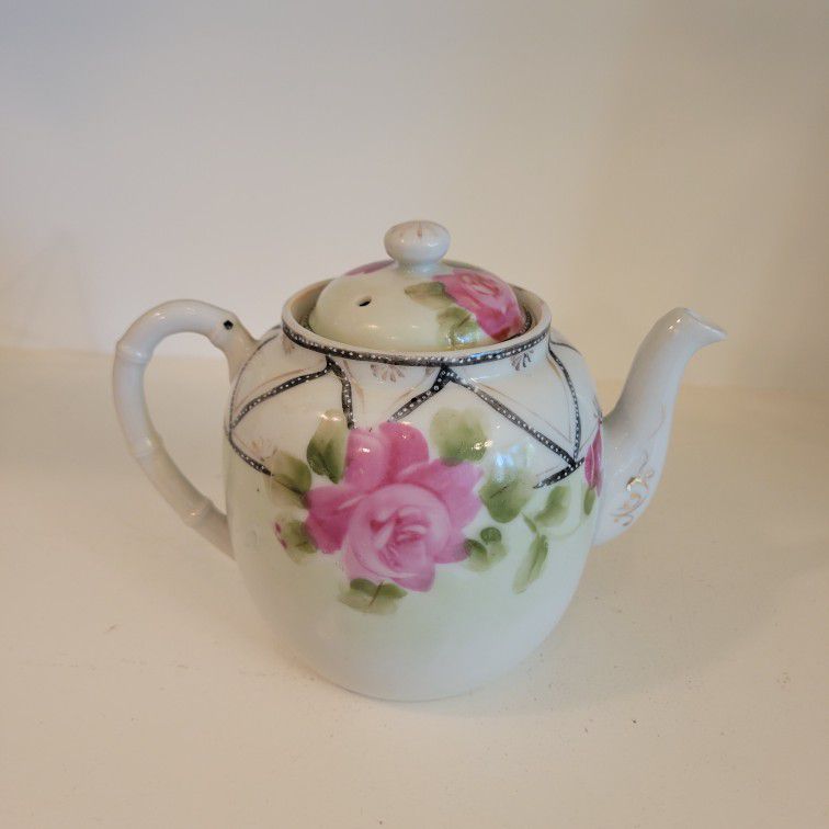 VTG Nippon tea pot hand painted Hight: 5" no cracks no chips best condition