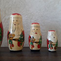 Nesting Santa Christmas Dolls   Antique Vintage 