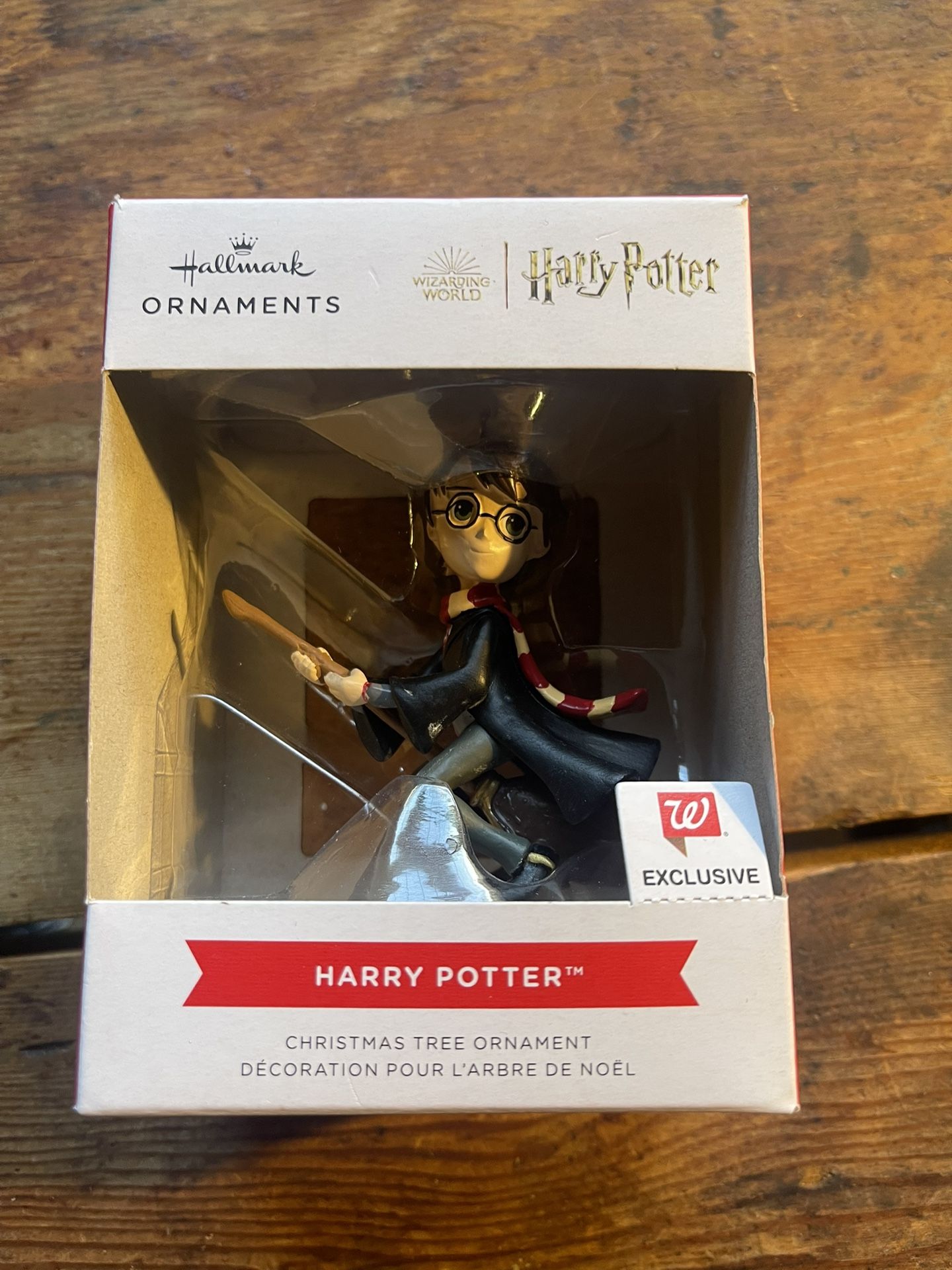 Hallmark HARRY POTTER Wizarding World CHRISTMAS ORNAMENT- Flying On Broomstick