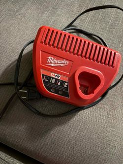 Milwaukee M12 Charger