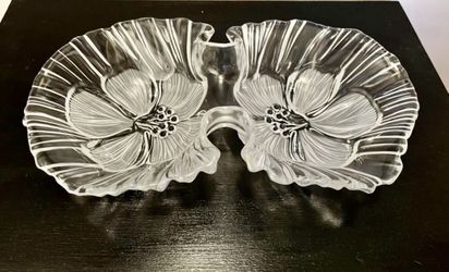 Mikasa Hibiscus Divided Glass Server