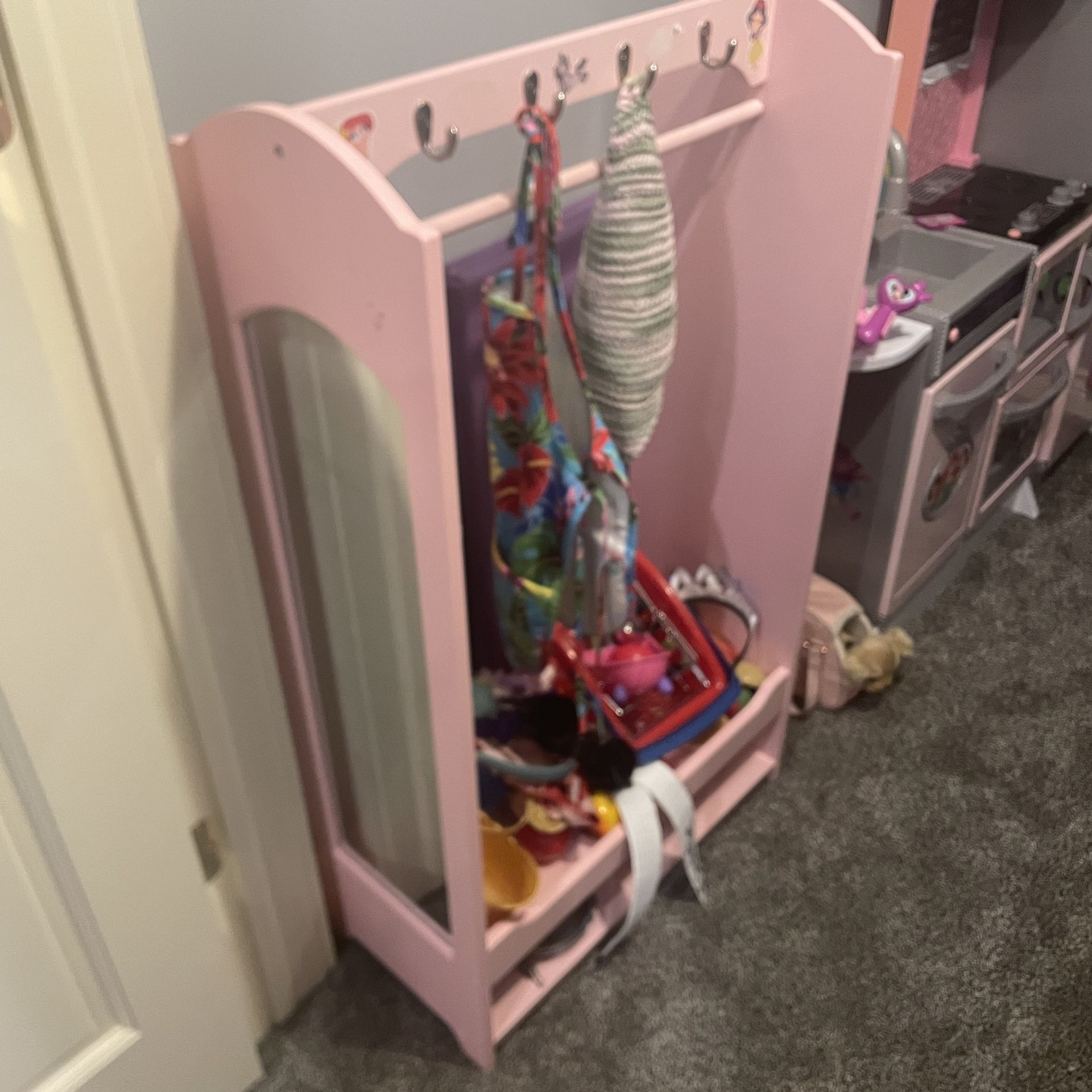 Kids Clothing Rack With Mirror / Hooks / And Shoe Shelf - pink