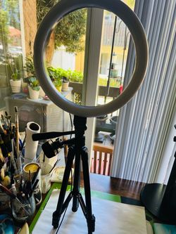 Ring light with adjustable tripod stand
