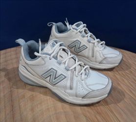 New Balance 608 v5 Womens Shoes SIZE 6