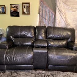 ‼️Reclining Leather Love Seat ‼️ 