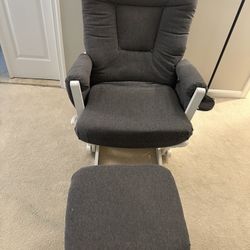 Dutailier Glider and Ottoman Set with Nursing Footrest 