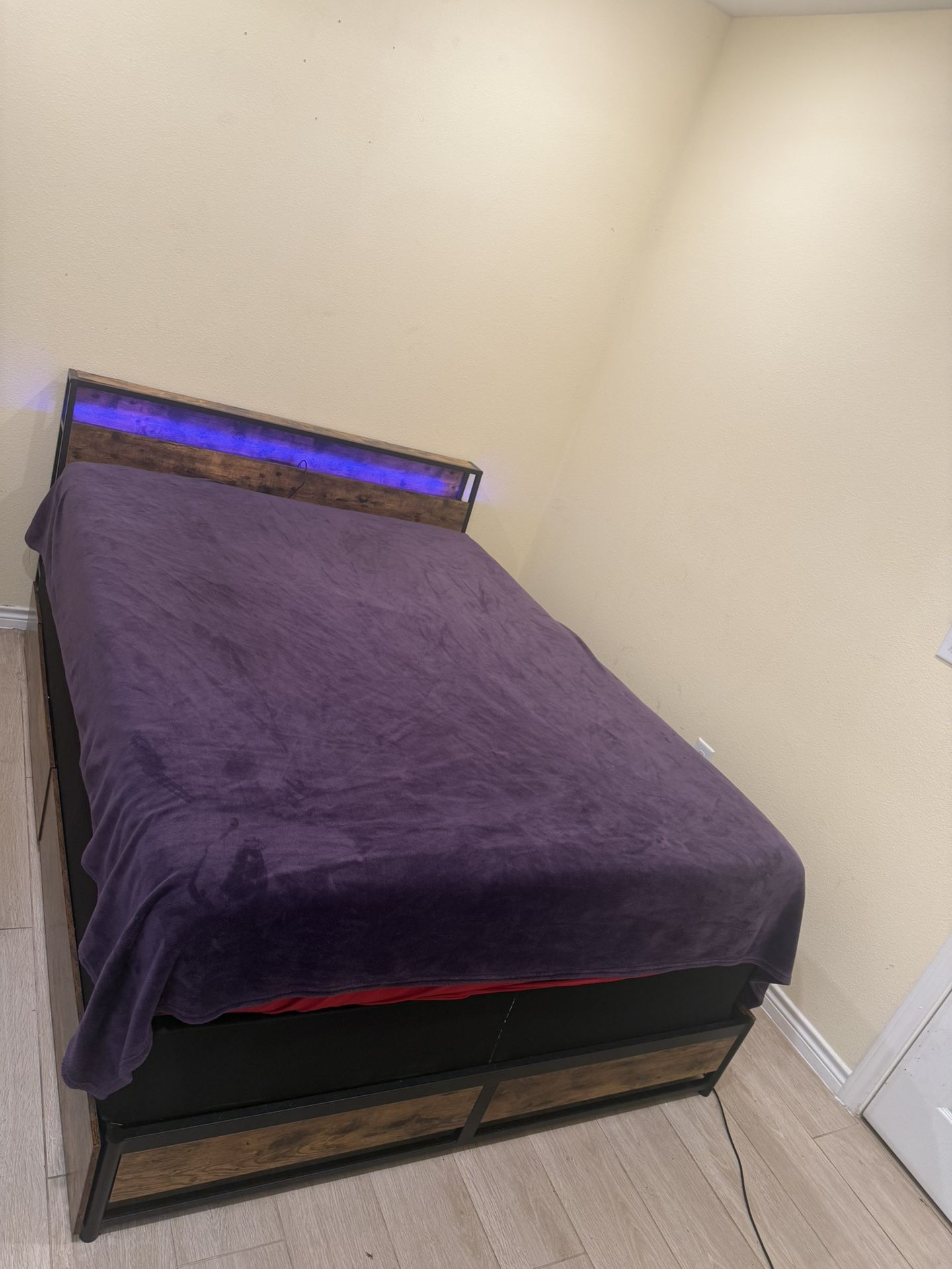 Queen Size Bed With Mattress And Box Spring