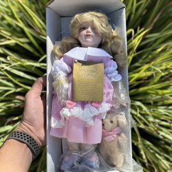 Franklin Heirloom Female Collectable Doll