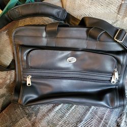 Large American Tourister work or laptop carrier w shoulder strap
