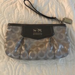 AUTHENTIC COACH PURSE, Handbag Or Make-up, Cell Phone & Wallet W/wrist Handle