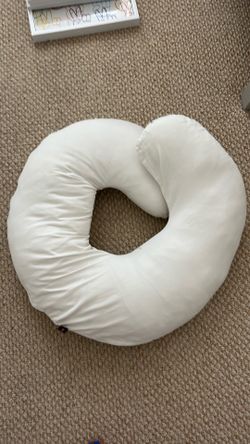 Nursing pillow and positioner white made by Leach