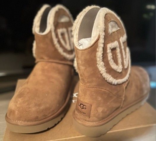 Woman's Size 8 Uggs 