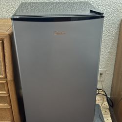 Midea 3.3 Cu Ft Mini Fridge